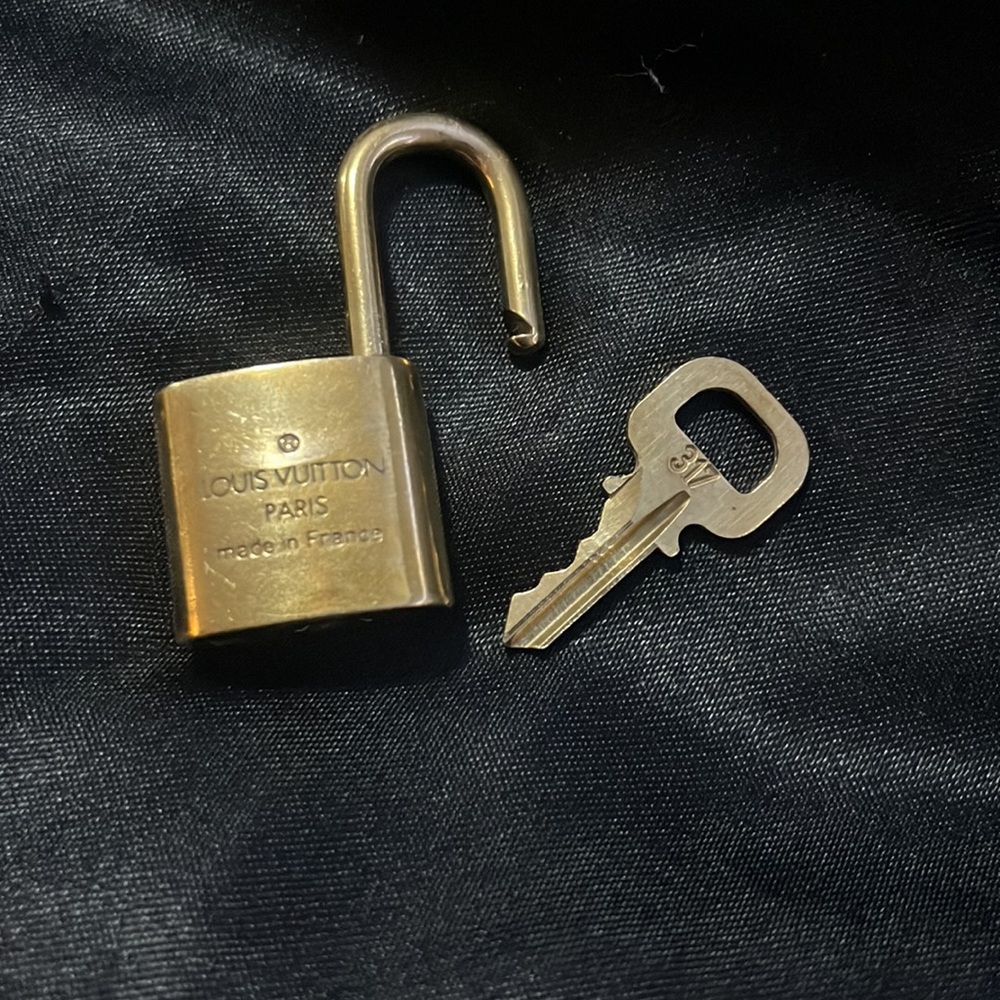 Louis Vuitton Lock & Key - Picture 4 of 4